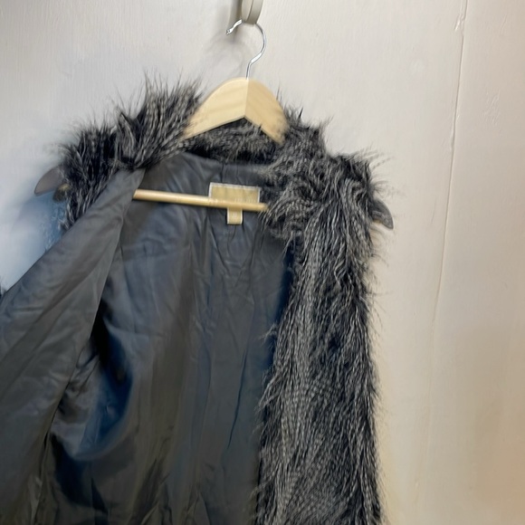 Michael Kors Like New Faux Fur Vest-XS- #0042 - Picture 8 of 12
